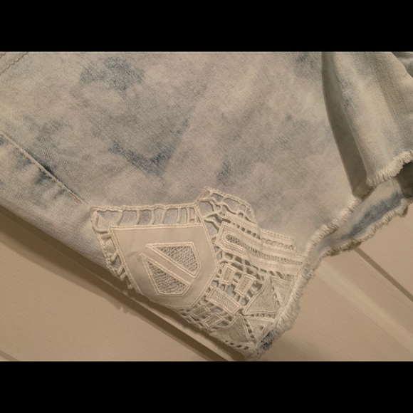 Jessica Simpson plus size shorts - Picture 2 of 4